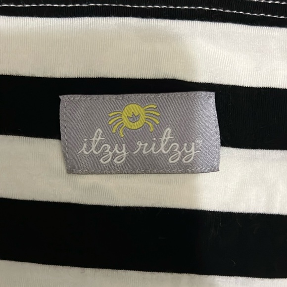 Itzy ritzy 4-in-1 multi use nursing cover - Picture 2 of 4